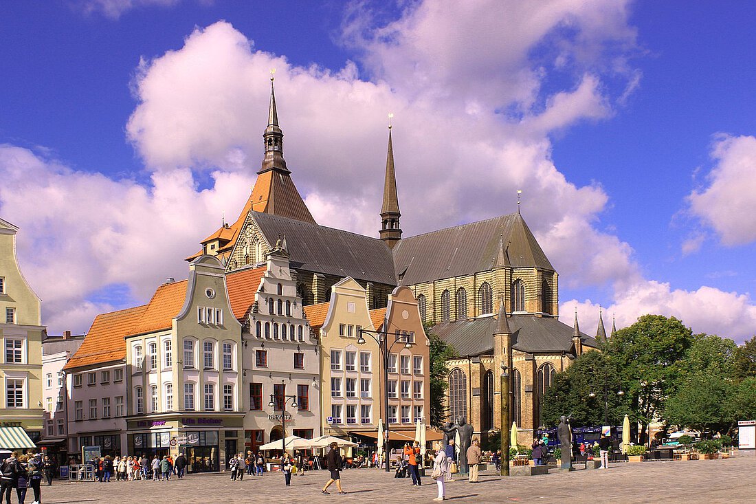 Kirche in der Innenstadt in Rostock. 