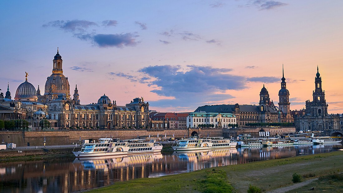 Aufnahme des Dresdener Stadtbilds bei Sonnenuntergang. 