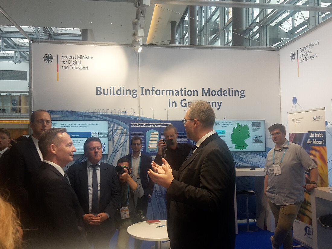Volker Wissing auf der ITF am Stand von BIM Deutschland.