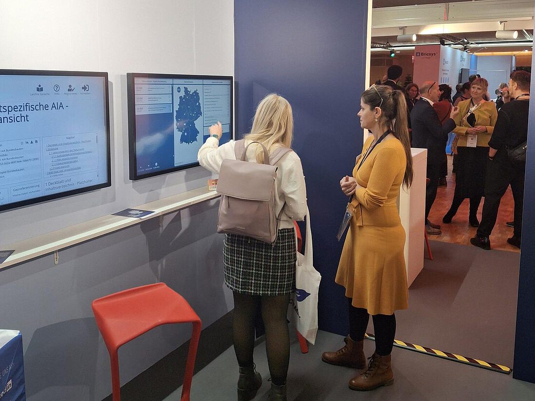  Die Geschäftsstelle BIM des Bundesbaus stellte auf dem BIM Deutschland-Stand Praxisbeispiele auf einer interaktiven Deutschlandkarte vor. 